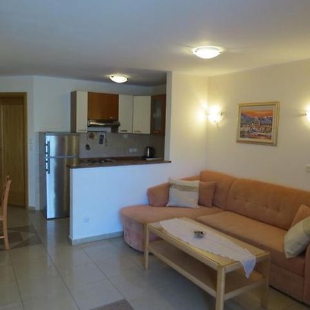 Ara-Ninja Apartment Baska  Ngoại thất bức ảnh
