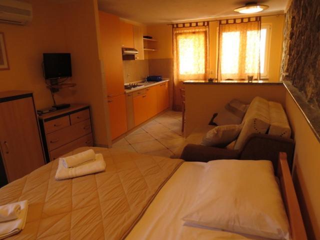 Ara-Ninja Apartment Baska  Ngoại thất bức ảnh